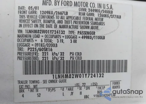 2001 Lincoln Town Car Signature z USA, uszkodzony, nr VIN 1LNHM82W01Y724132